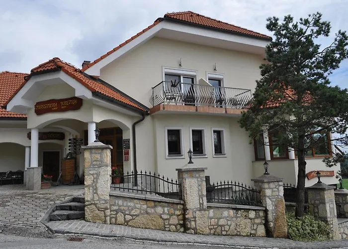 Grobelnik Tourist Farm مزرعة للإقامة Sevnica